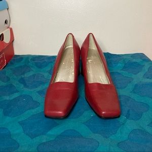Liz Claiborne Size 7 heels